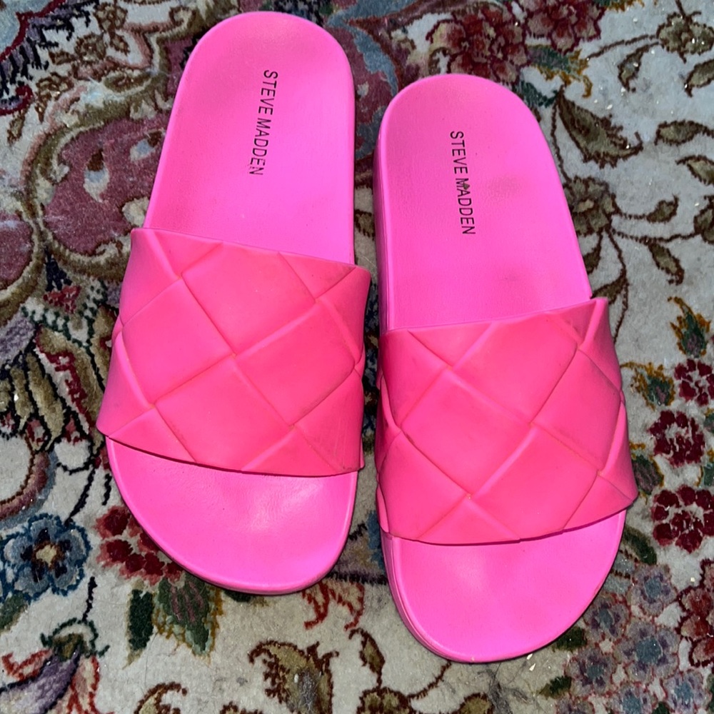 Steve Madden Neon Pink Slides 🌵7